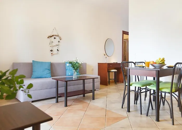 Maltinas House Ξενοδοχείο με διαμερίσματα Μόλα Καλύβα