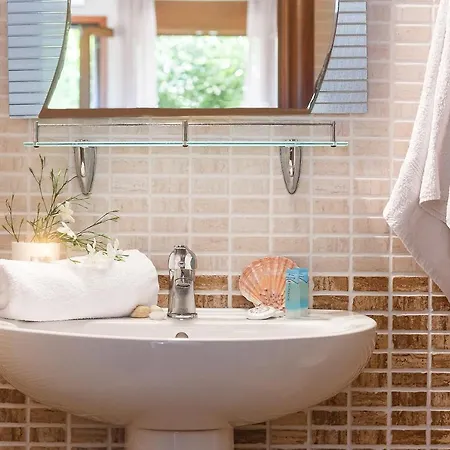 Maltinas House 3* Mola Kalyva